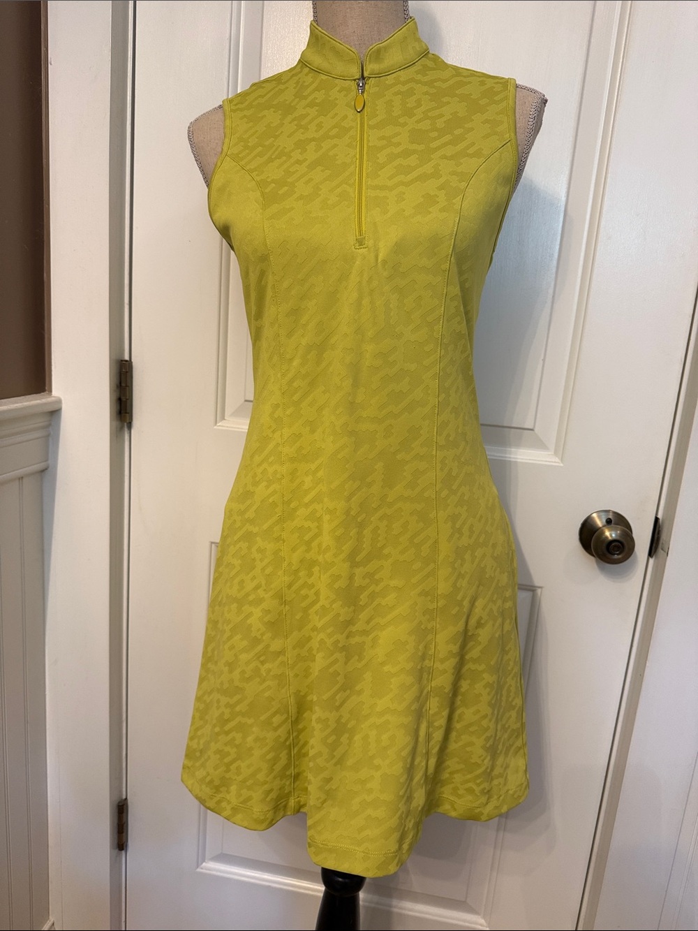 GREG NORMAN DRESS MINI SLEEVELESS CHARTREUSE GREEN ACTIVE POCKETS SIZE S